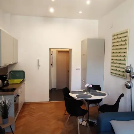 Apartmán Milani With Private Garage