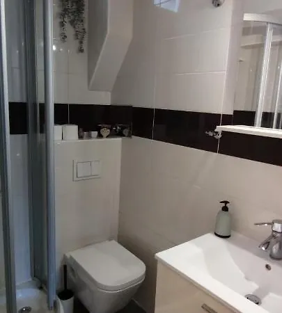 Milani With Private Garage Apartament
